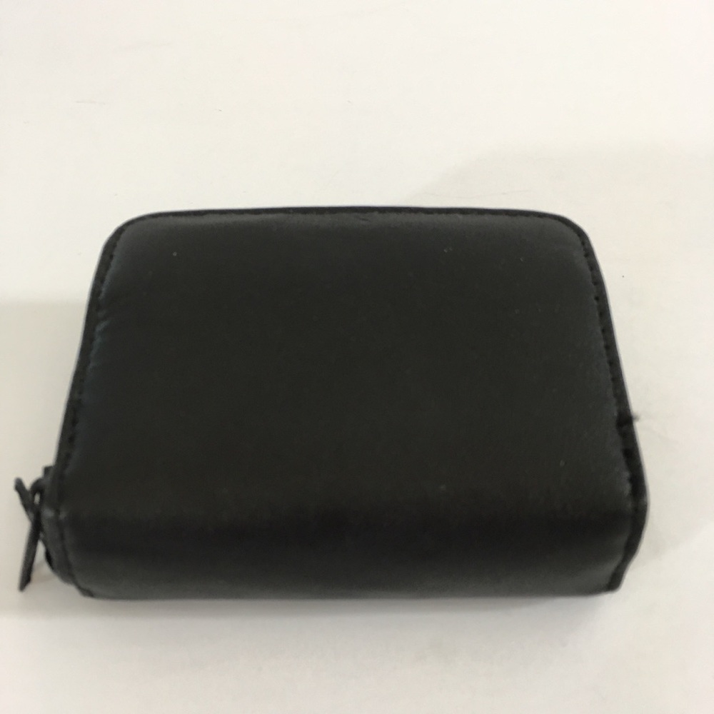 3/25$ Beau petit porte cartes en cuir véritable